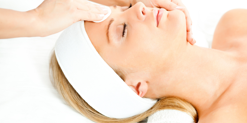 چگونه بدون جراحی افتادگی پوست را از بین ببریم؟