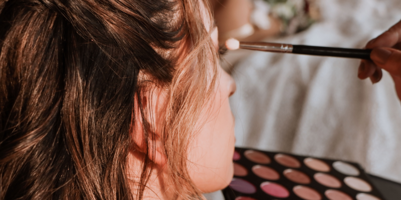 مضرات آرایش صورت