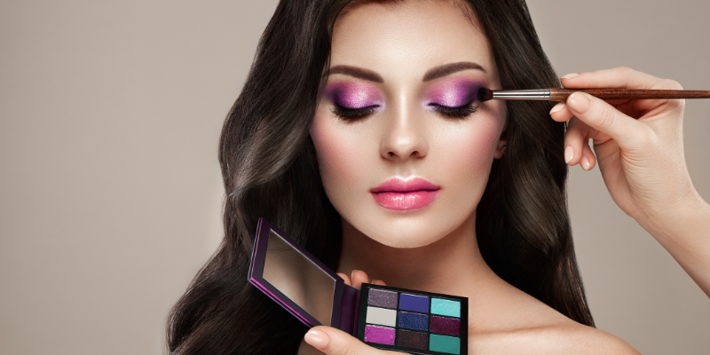 آسیب های پوستی و مضرات آرایش صورت