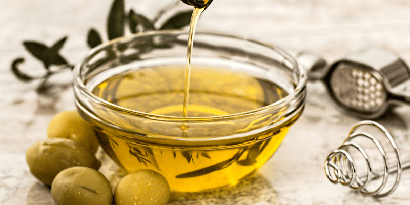 استفاده از روغن‌های طبیعی برای خشکی و ترک لب