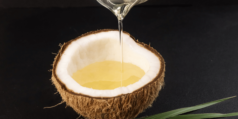 خواص و فواید روغن نارگیل برای مو